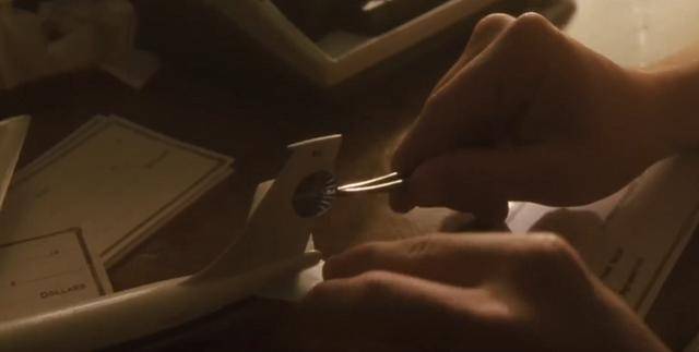 为什么登机牌越来越薄<strong></p>
<p>支点币圈</strong>，火车票却越来越厚？