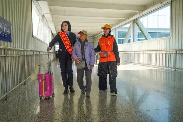 77岁老人拿手写车票乘高铁<strong></p>
<p>支点币圈</strong>?网友:看到后续放心了