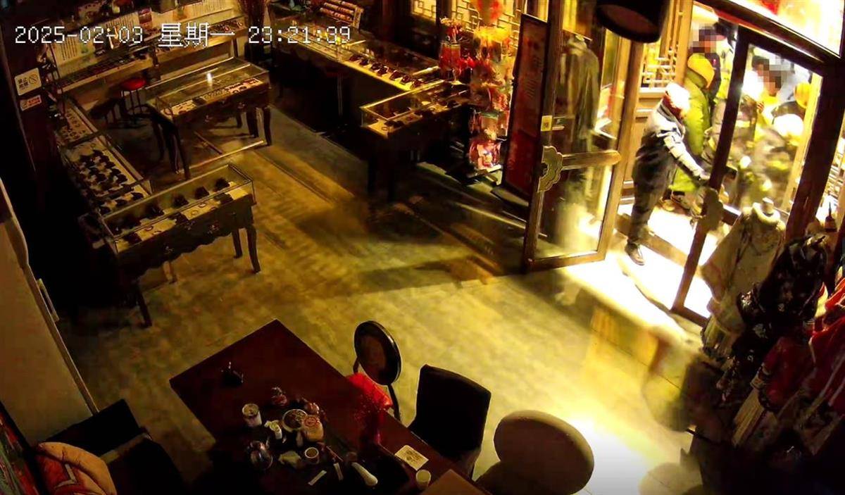 大同官方核查“店铺被撬锁开灯”事件<strong></p>
<p>炒币总结</strong>,律师:撬锁入室涉嫌违法,且滥用行政权力