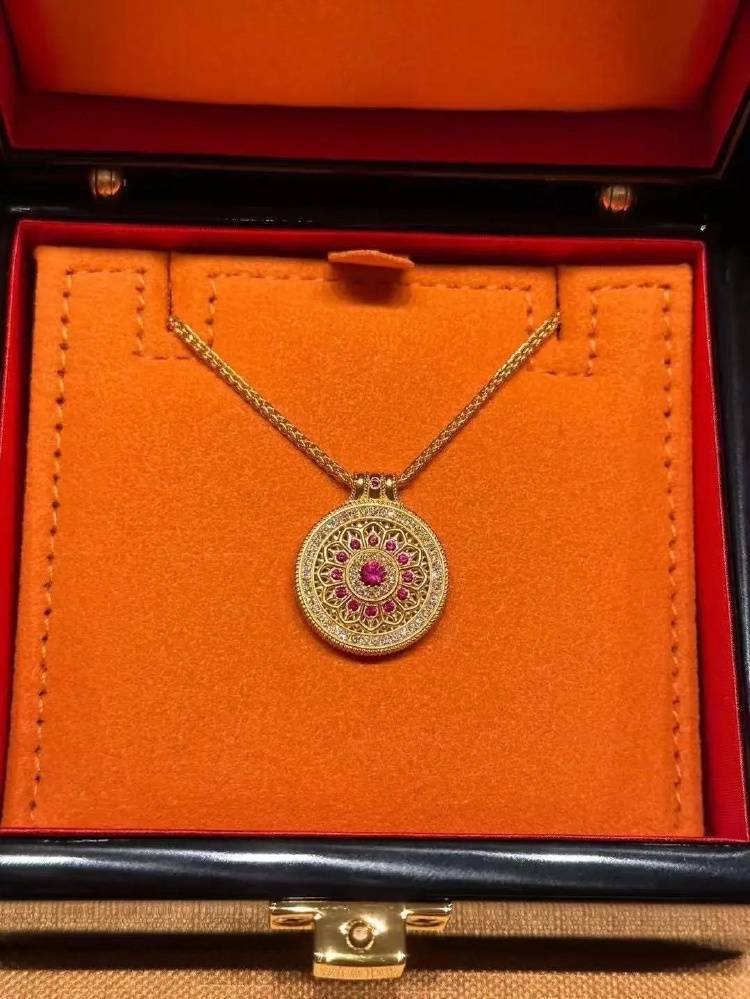 金价突破860元/克<strong></p>
<p>炒币线视频讲解</strong>,有人跨城买:排了好长的队,下手晚了就抢光