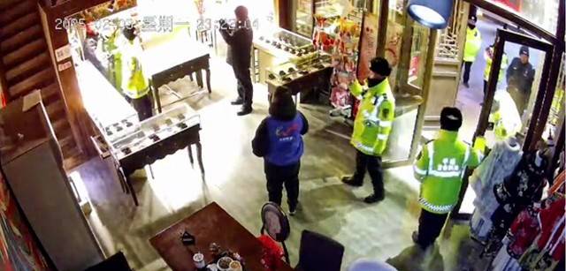 大同回应“撬锁开灯”:执行有问题<strong></p>
<p>炒币线视频讲解</strong>,亮灯系倡议而非强制