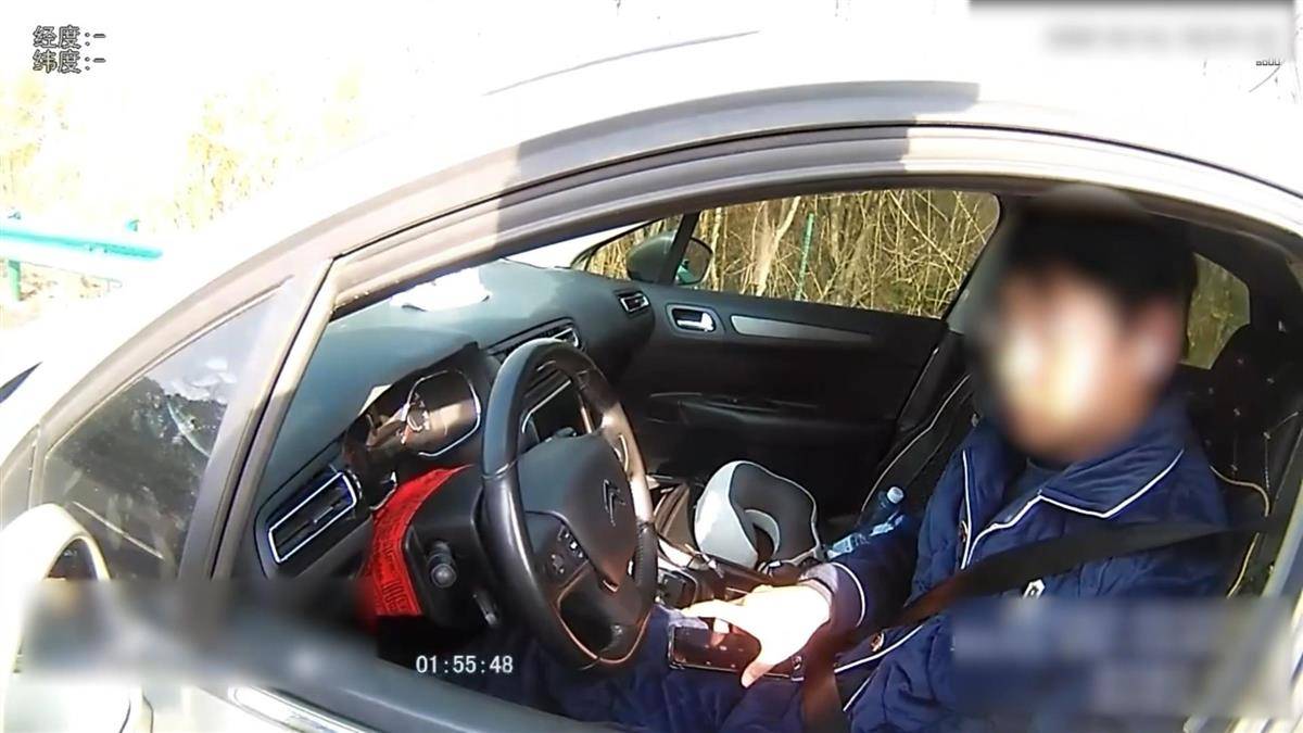 “是多么重要的会议?一定要在高速公路上开?”<strong></p>
<p>炒币线视频讲解</strong>,驾驶员在应急车道停车开会被扣9分罚200元