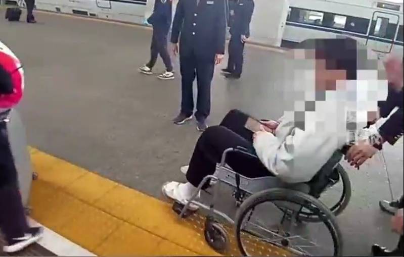 “救命<strong></p>
<p>炒游戏币</strong>,我不想死”!厦门北站,D131次列车突发!