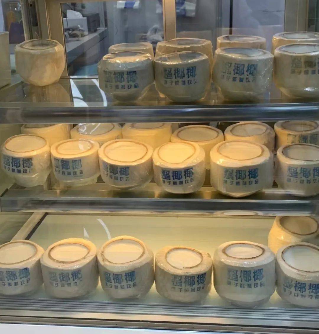 打着“配料表干净”旗号的椰子水<strong></p>
<p>炒游戏币</strong>,其实在偷偷往里猛加糖