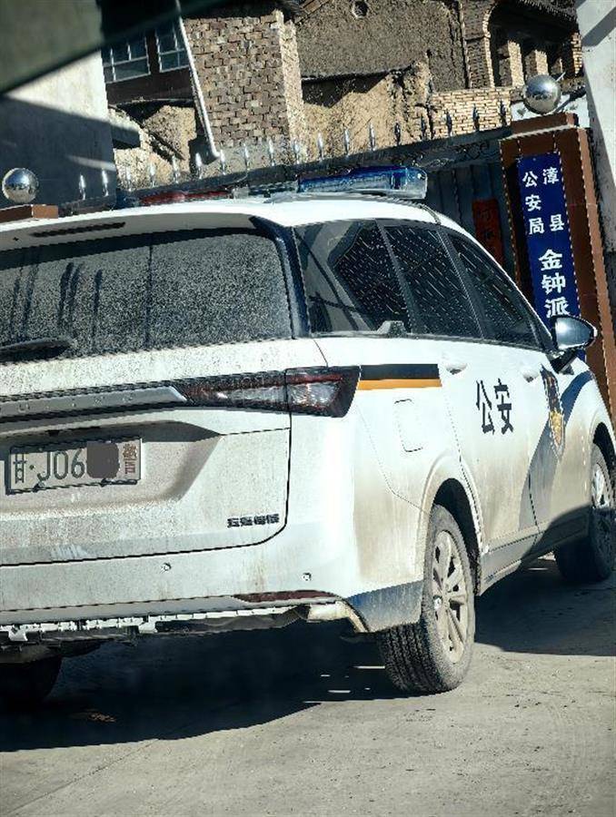 警车把农用车“别进”沟里<strong></p>
<p>炒币群</strong>,三个问题需要澄清