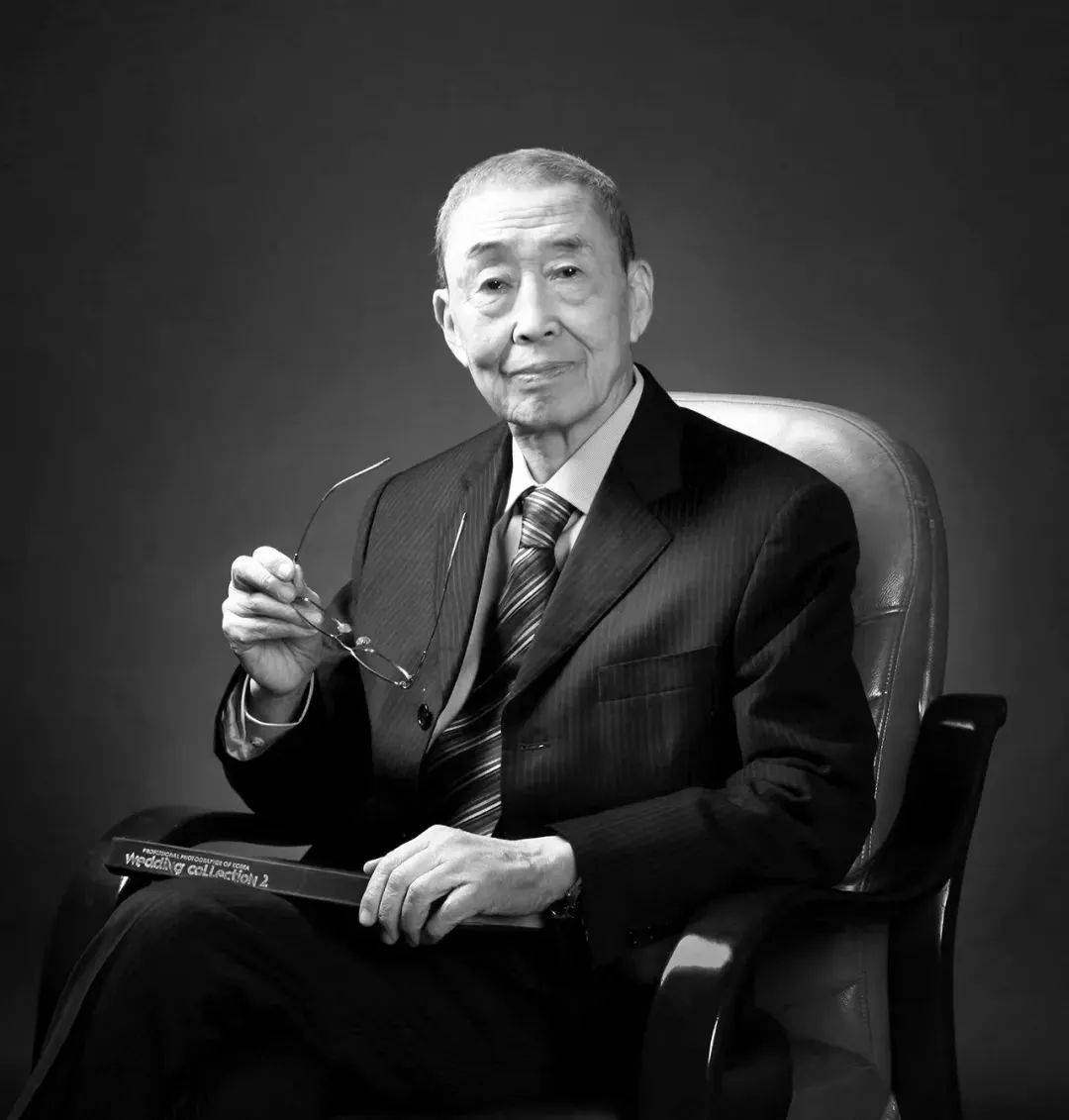 突发讣告<strong></p>
<p>炒币必备书籍</strong>!他于19日8时22分去世