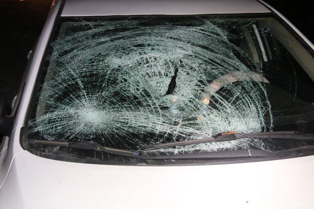 内蒙古:“砰”的一声巨响<strong></p>
<p>兔兔币</strong>,轿车撞上了行人!悲剧发生只因司机的一个行为……