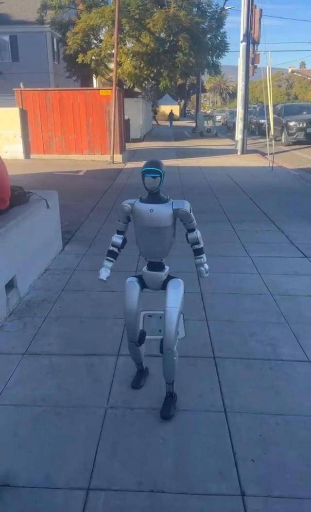 售价10万~65万<strong></p>
<p>币圈94</strong>，销售一空！谁在抢购人形机器人