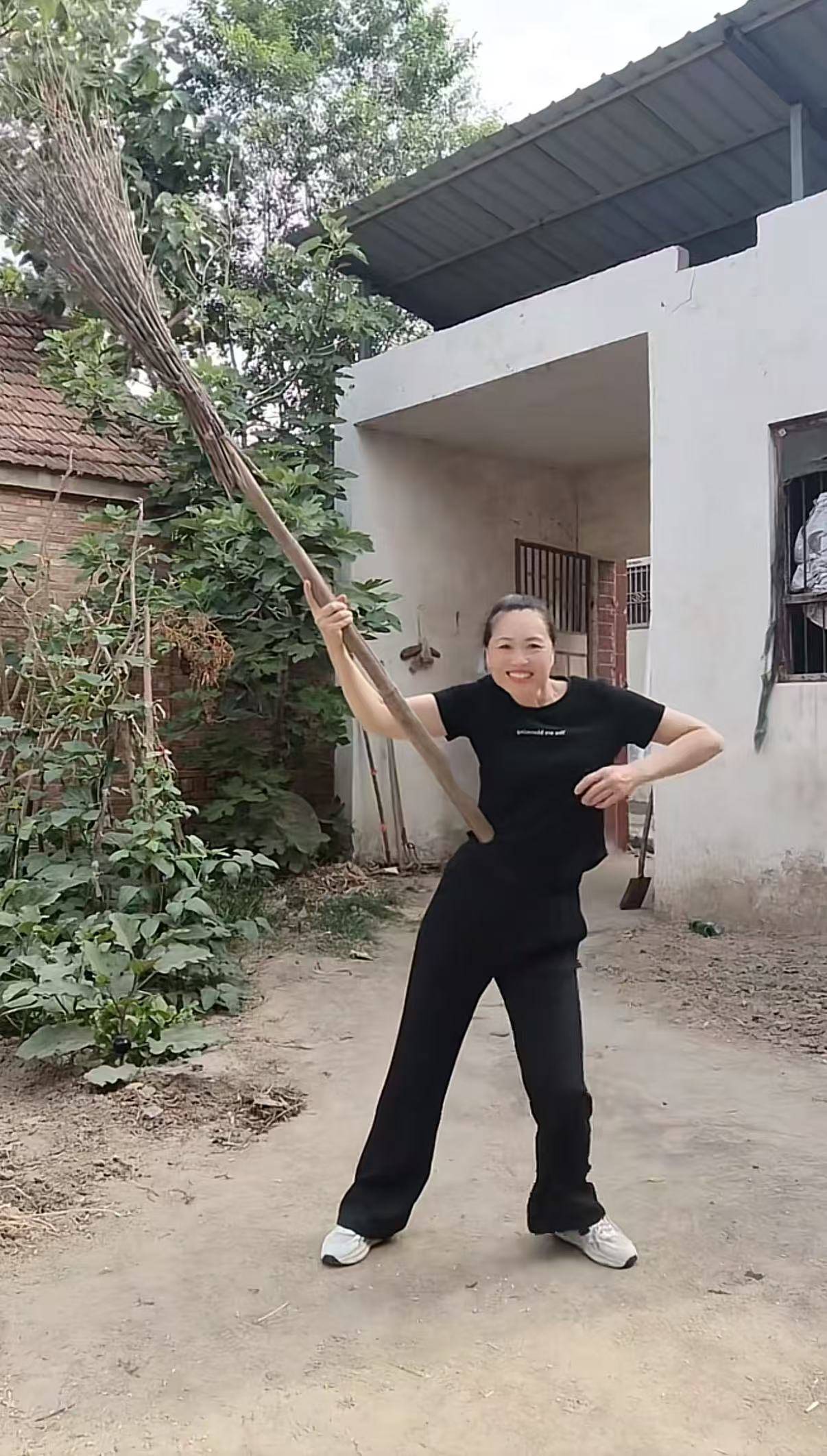 河南52岁阿姨跳“断头舞”走红：一开始是好奇<strong></p>
<p>yenten币</strong>，要技巧才有感觉，真不是特效！