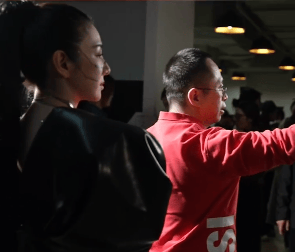 周鸿祎回应参演的短剧辣眼睛:黄奕诱惑<strong></p>
<p>上币保证金</strong>我的剧情是DeepSeek设计的