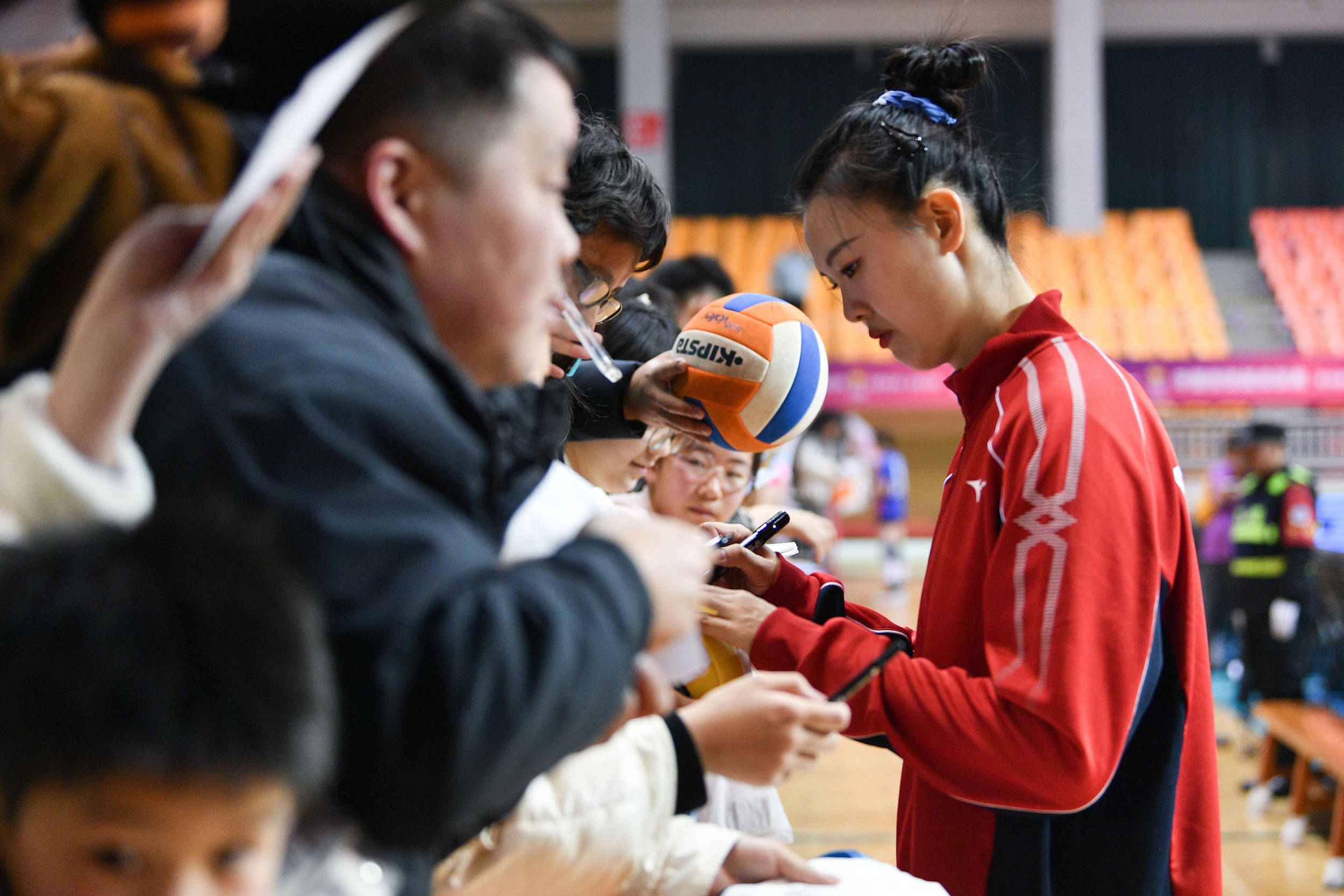 深一度｜老将张常宁<strong></p>
<p>重庆炒币群</strong>，排球征途迎风而上