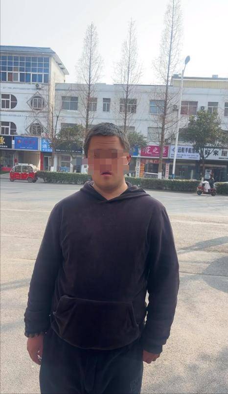 山东一单亲妈妈直播间阻止网友辱骂“唐宝”少年遭上门殴打<strong></p>
<p>重庆炒币群</strong>,警方:已受理案件,正调查