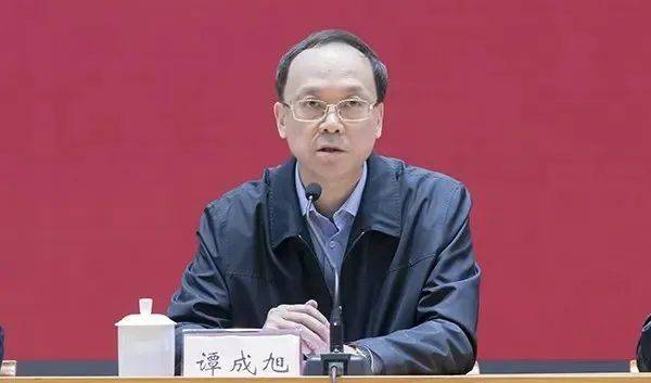 鞍钢谭成旭当选全国人大会议主席团成员<strong></p>
<p>重庆炒币群</strong>!