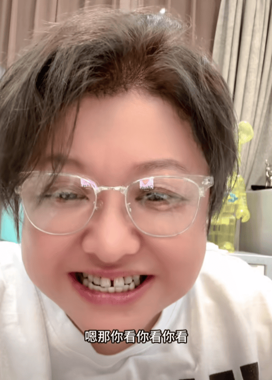 瘦到认不出!53岁韩红补牙缝<strong></p>
<p>百岁币</strong>,此前透露正为巡演做准备