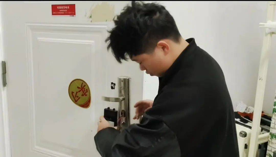 这室友靠谱!长沙一学生花80元为宿舍自制指纹锁:从小喜欢捣鼓<strong></p>
<p>高频炒币软件</strong>,做出来感觉特别爽