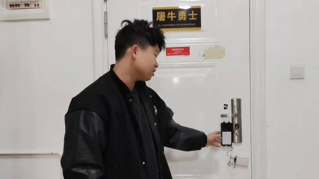 这室友靠谱!长沙一学生花80元为宿舍自制指纹锁:从小喜欢捣鼓<strong></p>
<p>高频炒币软件</strong>,做出来感觉特别爽