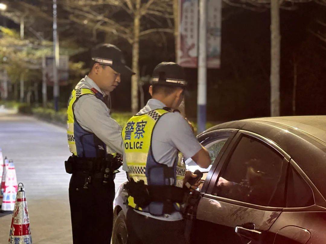 同桌的两人<strong></p>
<p>高频炒币软件</strong>,双双被查