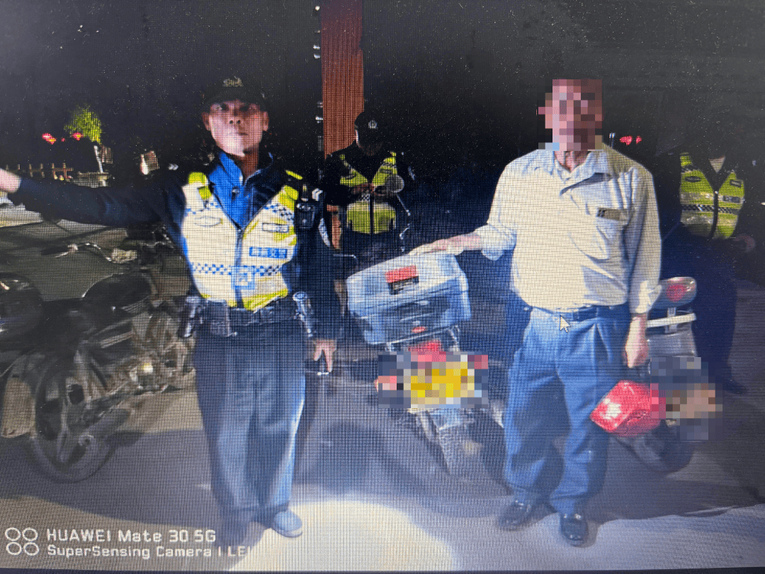 同桌的两人<strong></p>
<p>高频炒币软件</strong>,双双被查