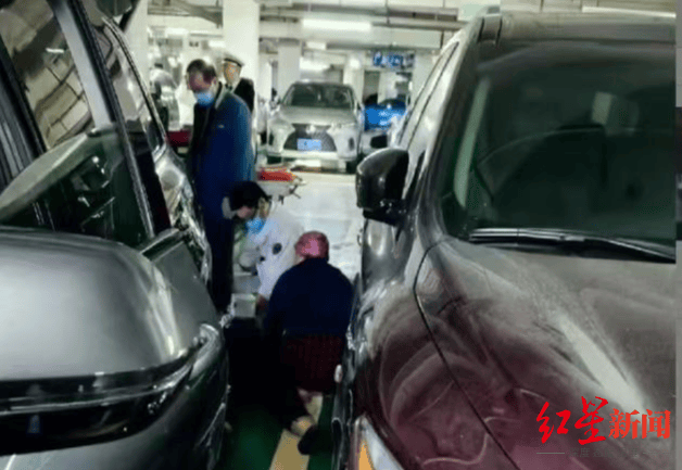 女子驾车在停车场撞上左侧车辆身亡<strong></p>
<p>ft币价格</strong>,网传与自动泊车有关 家属:没有该功能,是意外