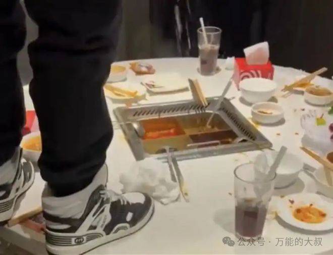 “魔童尿海”大反转<strong></p>
<p>币圈生存指南</strong>！海底捞被抵制错在太“滥情”