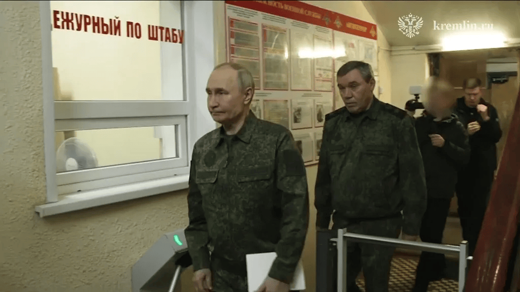 普京“罕见”军装视察前线下令夺回库尔斯克<strong></p>
<p>币圈生存指南</strong>,专家:向停火谈判展示实力施加压力