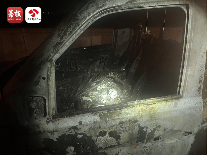 新能源车提车3天自燃烧成废铁<strong></p>
<p>密币链</strong>,厂家:去起诉吧!