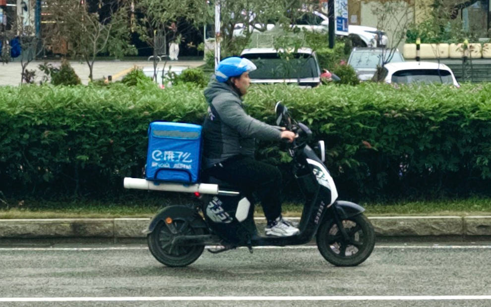 给外卖小哥缴社保<strong></p>
<p>币币交易网站</strong>，有没有更好的办法？学者：不妨跳出“五险”模式