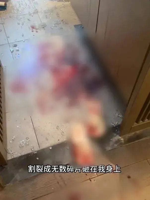 洗澡时突然爆炸<strong></p>
<p>弱打币</strong>,女子手筋断裂,多处缝针……家里有它快自查