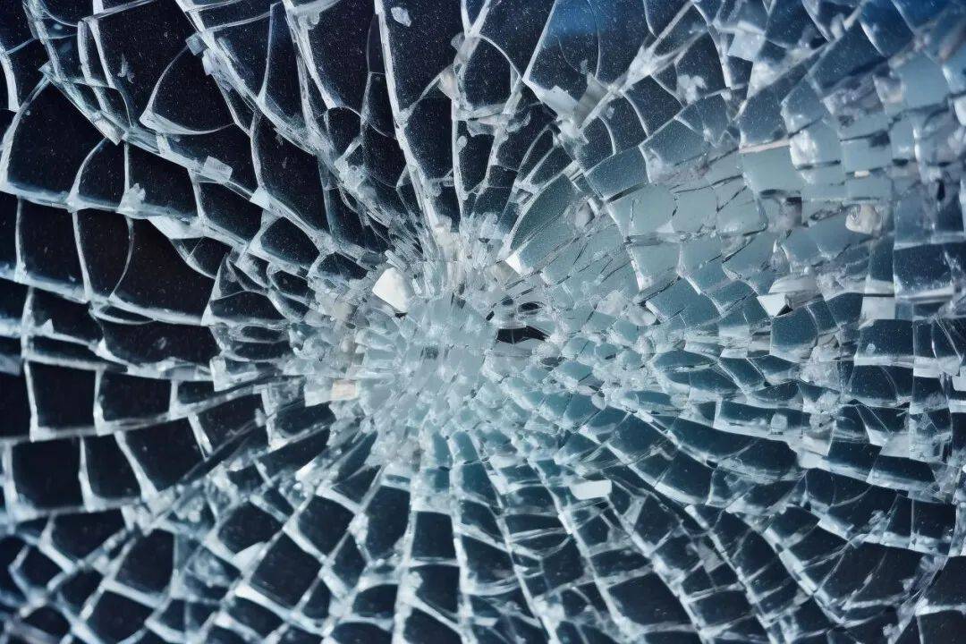 洗澡时突然爆炸<strong></p>
<p>弱打币</strong>,女子手筋断裂,多处缝针……家里有它快自查