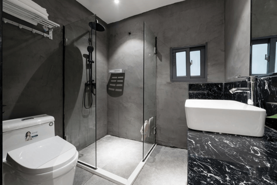 洗澡时突然爆炸<strong></p>
<p>弱打币</strong>,女子手筋断裂,多处缝针……家里有它快自查