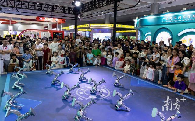 74万<strong></p>
<p>烙印币</strong>！广东去年常住人口增量居全国首位