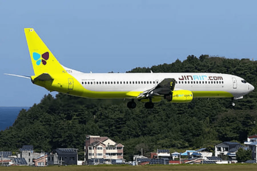 韩国一机长疑把“R”错听成“L” 降错跑道<strong></p>
<p>名朋圈币</strong>，致两架飞机险些相撞，塔台：为准航空事故