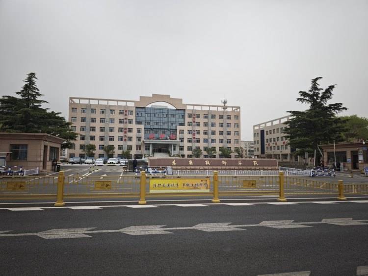 山东一任教31年教师临近退休突遭解聘<strong></p>
<p>和字币5</strong>,学校回应