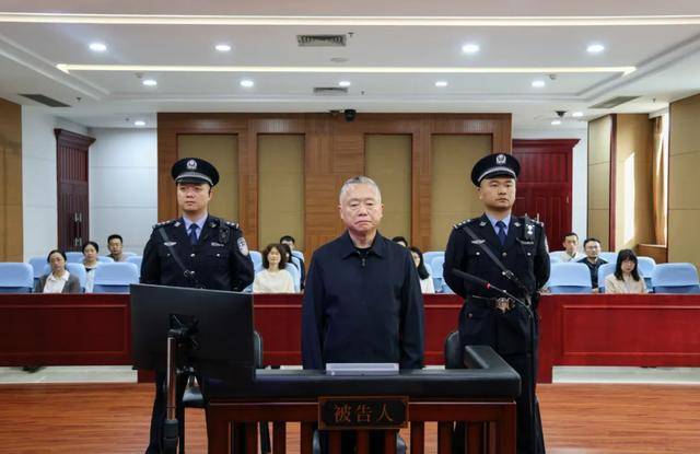 曾任“湄公河惨案”专案组组长的刘跃进受审:被控受贿1.21亿余元<strong></p>
<p>和字币5</strong>,受贿时间跨度近30年