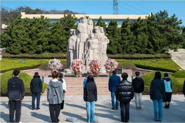 清明追思承遗志 校地共建护忠魂——青岛理工大学与市退役军人服务中心联合举办烈士纪念活动