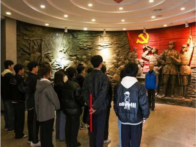 清明追思承遗志 校地共建护忠魂——青岛理工大学与市退役军人服务中心联合举办烈士纪念活动