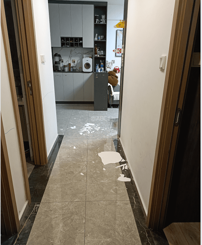 “深更半夜<strong></p>
<p>币圈成功案例</strong>，又掉一大块下来”！广东一小区业主怒了