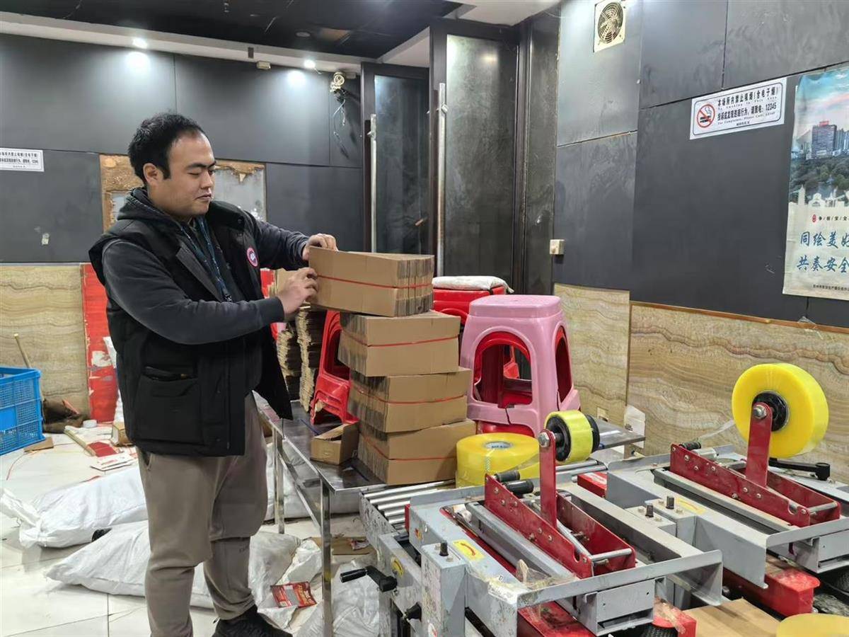 他发出的81万件快递全是电诈卡片<strong></p>
<p>币圈生态图</strong>!武汉江岸警方破获特大诈骗案