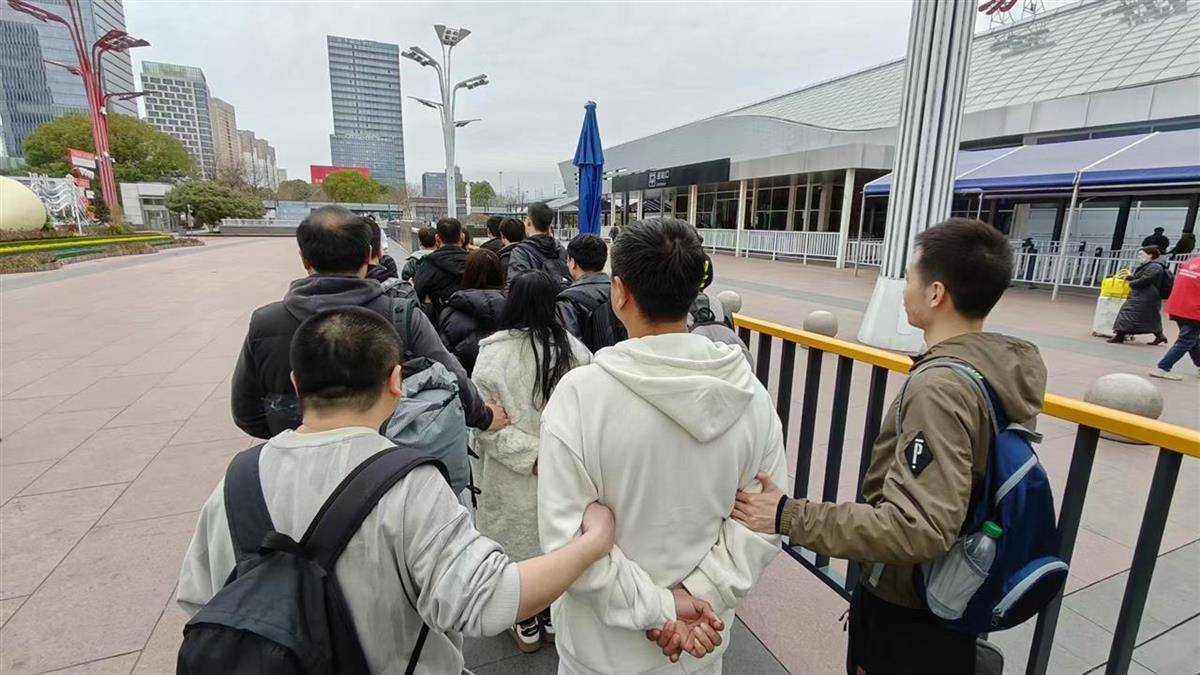 他发出的81万件快递全是电诈卡片<strong></p>
<p>币圈生态图</strong>!武汉江岸警方破获特大诈骗案