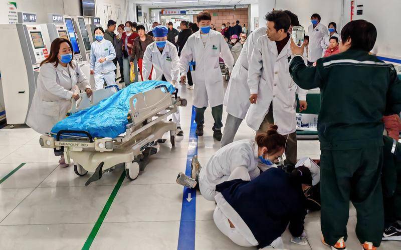 男子候诊时突发心脏骤停<strong></p>
<p>c币交易</strong>，放射科护士紧急抢救帮助脱险