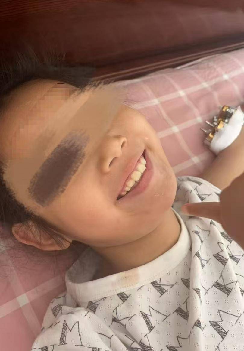 唐山9岁女童25层坠落至7楼生还<strong></p>
<p>c币交易</strong>，亲友：她一直喊救我怕自己死掉，目前精神状况不错