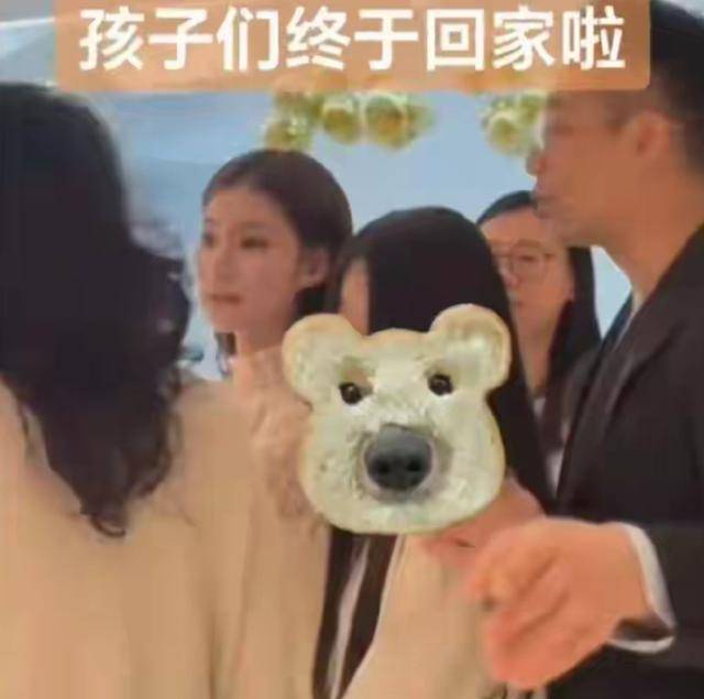 大S儿女回北京<strong></p>
<p>炒币风险</strong>,张兰拉着小玥儿逛街,网友夸汪小菲好帅