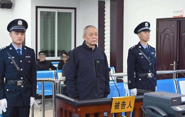 贵州省农业科学院原党委书记汤向前受审<strong></p>
<p>炒币亏惨</strong>，曾被通报“痴迷风水”