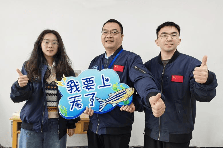 神舟二十号载人飞船发射升空<strong></p>
<p>炒币亏惨</strong>!广东一高校“鱼航员”上天了