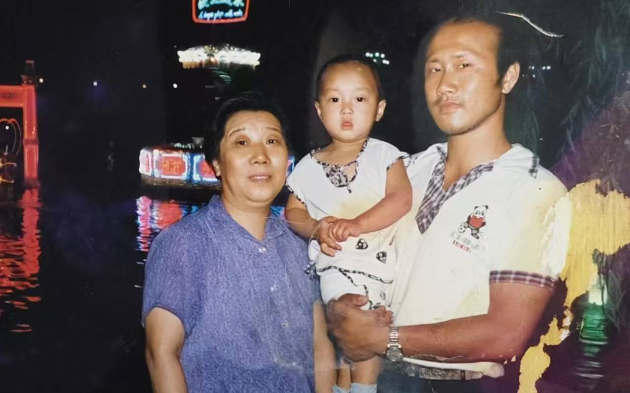 “北新桥大爷”<strong></p>
<p>弈币</strong>，向地铁乘客“发射”快乐