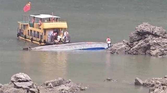 贵州黔西村民自发参与翻船事故救援<strong></p>
<p>炒币指标</strong>,有人煮了姜汤送到码头