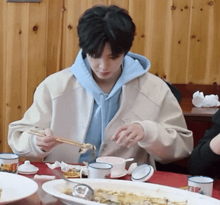 用碗还是用碟吃饭<strong></p>
<p>缅币100</strong>？南北方人吵翻了