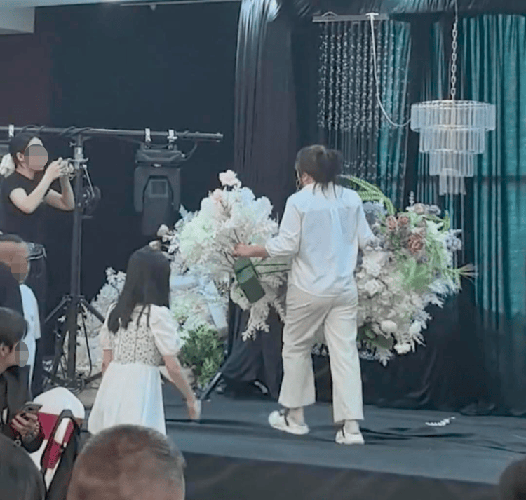 婚礼仪式前婚庆公司撤场？新郎称对方未履行合同<strong></p>
<p>果币网</strong>，公司称被要求离场后仍给予配合 律师分析