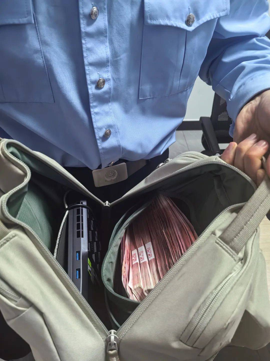 男子为了“寻刺激”<strong></p>
<p>专业炒币网</strong>,取现5万多元!关键时刻,妻子打来电话…