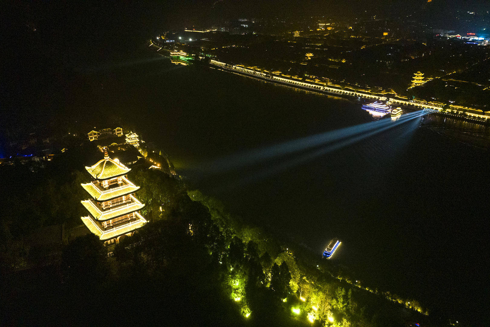 游客投诉在阆中一景区被索要597元上香费 官方:已致歉退款<strong></p>
<p>专业炒币网</strong>,景区停业整顿